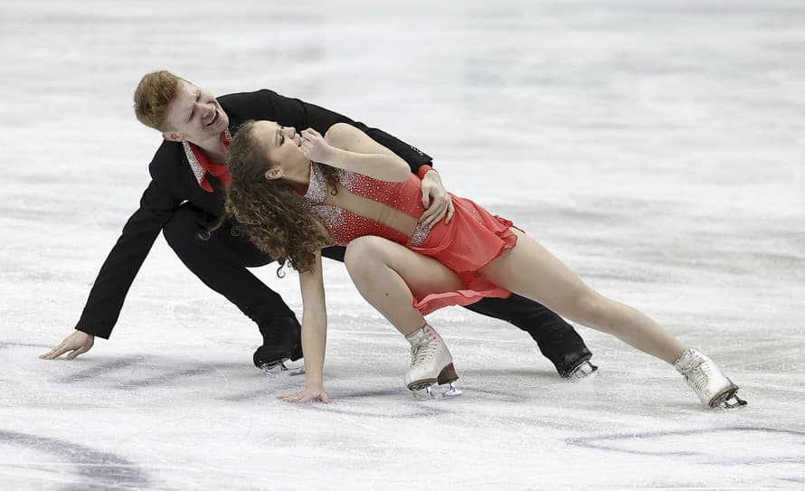 Slovenskí krasokorčuliari Anna Šimová a Kirill Aksenov nepostúpili v piatok do voľných tancov na MS v japonskej Saitame.