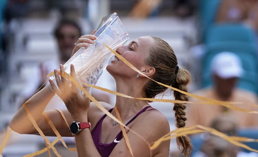 Česká tenistka Petra Kvitová (33) sa stala víťazkou turnaja WTA v Miami. Nasadená pätnástka zdolala v sobotnom finále dvojhry turnajovú ...