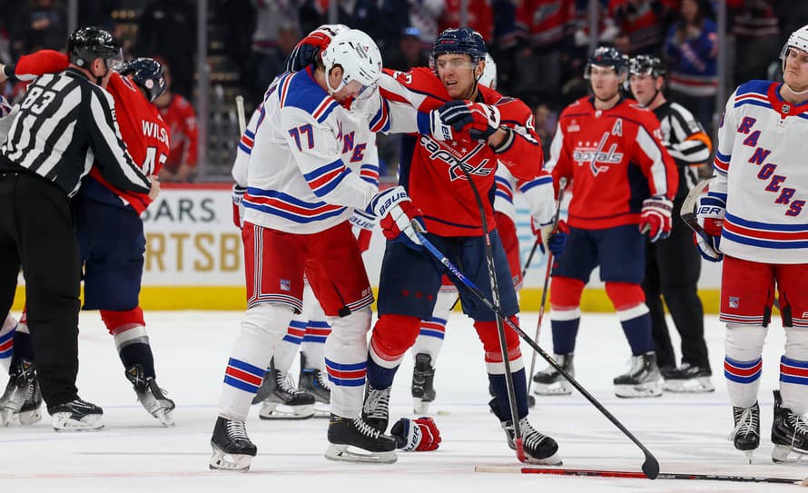  Hokejisti Los Angeles Kings zvíťazili v NHL noci na pondelok vo Vancouveri 4:1. Stali sa tak tretím tímom v Západnej konferencii, ktorý ...