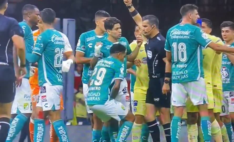 Nepríjemný incident! Mexický futbalový zväz začal vyšetrovať rozhodcu Fernanda Hernándeza. 