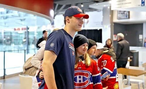 Veľké gesto! Zástupcovia klubu Montreal Canadiens sa rozhodli splniť sen slovenským deťom. Nickolai Bobrov, riaditeľ amatérskeho skautingu ...