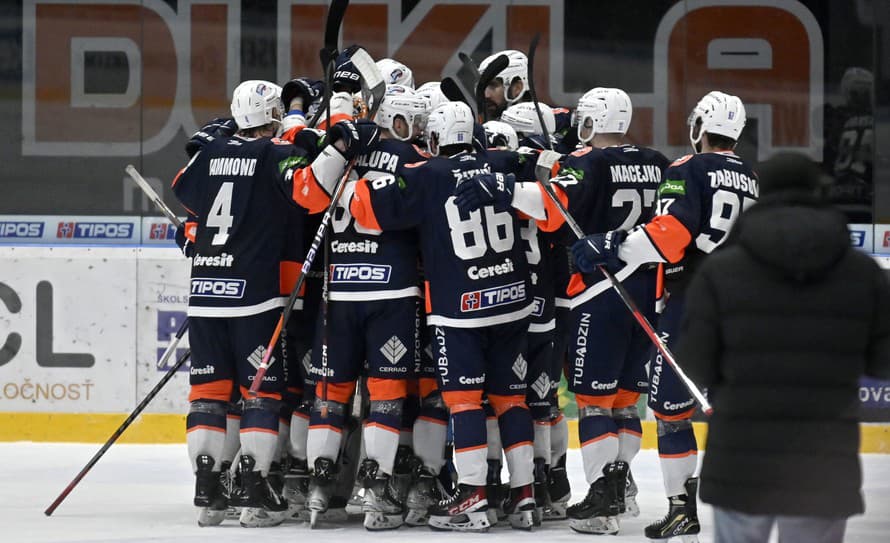  Hokejisti HK Dukla Ingema Michalovce zvíťazili vo štvrtom semifinálovom zápase play off Tipos extraligy nad HC Košice 4:1. 