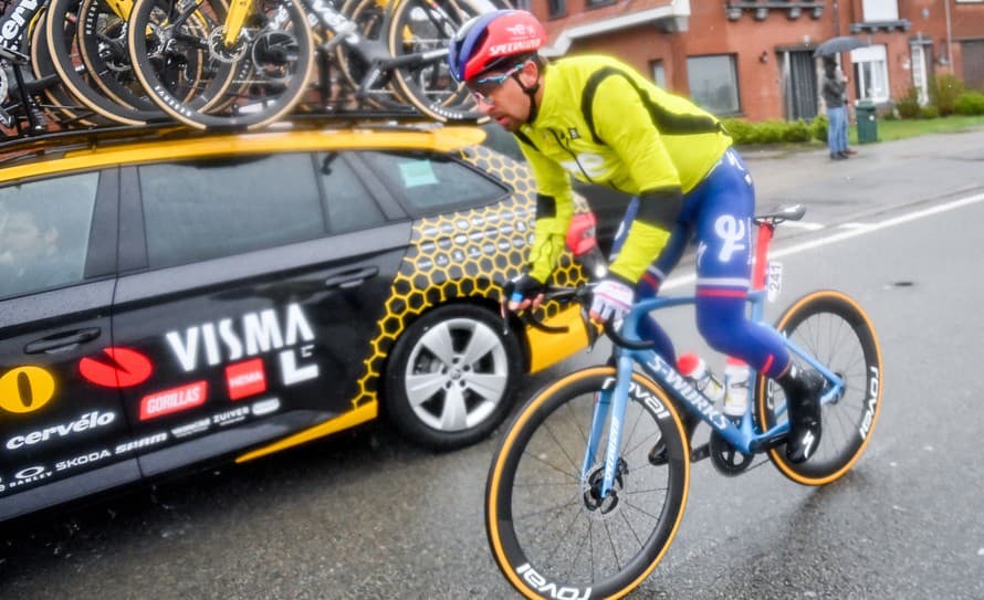 Slovenský cyklista Peter Sagan spadol na pretekoch Paríž - Roubaix a monumentálnu klasiku, na ktorej triumfoval v roku 2018, nedokončil.