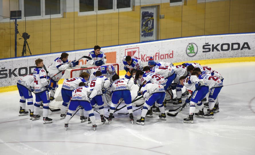 Slovenskí hokejoví reprezentanti do 18 rokov začnú v utorok vo Zvolene druhú časť záverečnej prípravy na majstrovstvá sveta tejto vekovej ...