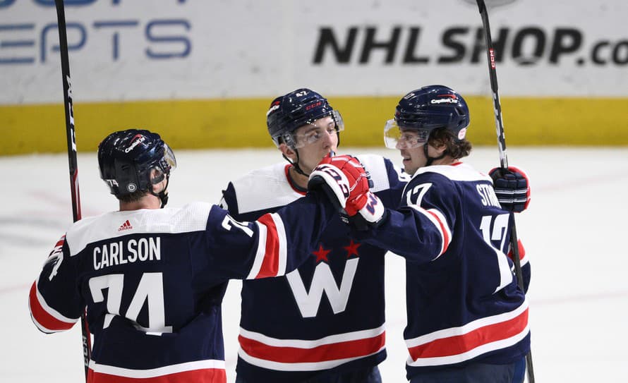 Hokejisti Washingtonu zvíťazili v noci na utorok v NHL doma nad New Yorkom Islanders 5:2. Výrazne tak skomplikovali cestu do play off ...