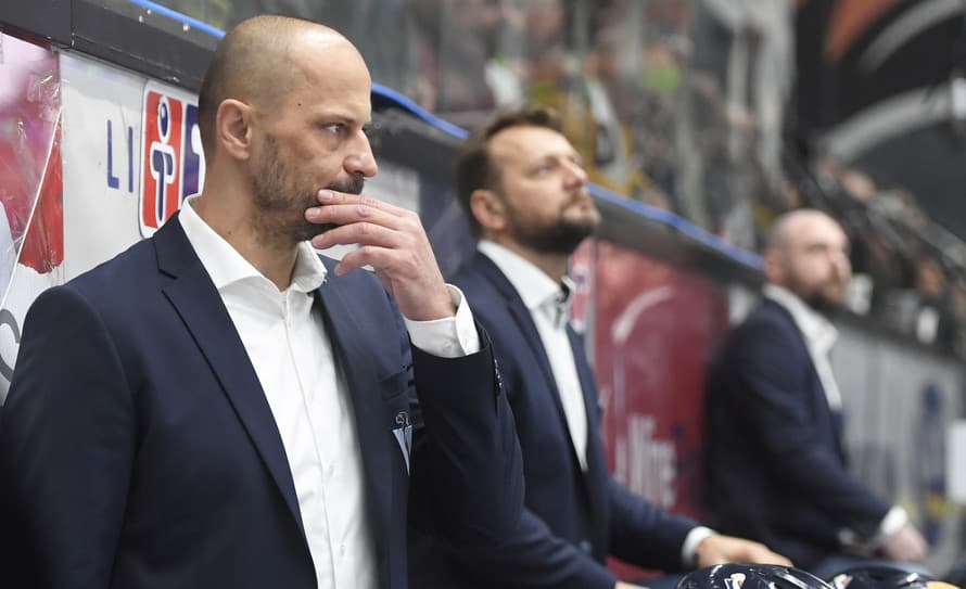 Vedenie hokejového klubu HC Slovan Bratislava vo štvrtok potvrdilo, že na poste hlavného trénera zostane Ján Pardavý a vo funkciách zotrvajú ...