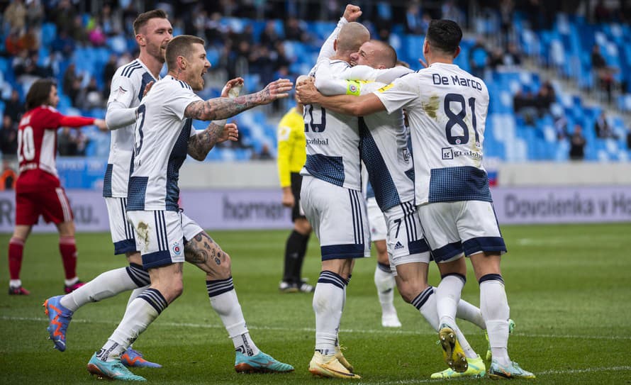 Futbalisti Slovana Bratislava zvíťazili v 5. kole nadstavbovej časti Fortuna ligy v skupine o titul nad Banskou Bystricou 4:0. Belasí ...