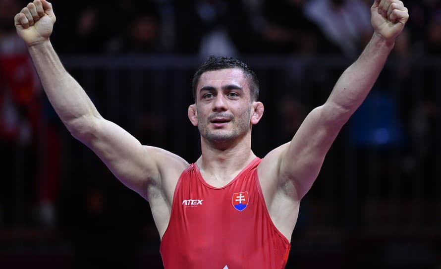 Slovenský zápasník Tajmuraz Salkazanov postúpil na ME v Záhrebe do finále voľnoštýliarov v kategórii do 74 kg.