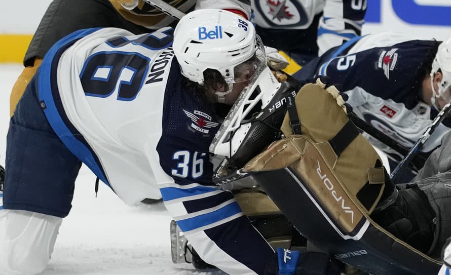 Minúty hrôzy prežili diváci v zápase štvrťfinále play off zámorskej NHL. Vegas Golden Knights hral doma s Winnipegom (1:5).