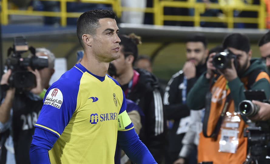 Tiekli mu nervy! Portugalský futbalista Cristiano Ronaldo (38) nemal so súperom zľutovanie. Predviedol zápasnícky chvat, ktorý na futbalové ...
