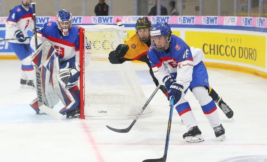 Slovenskí hokejoví reprezentanti si na MS hráčov do 18 rokov vybojovali postup do štvrťfinále. V záverečnom zápase základnej A-skupiny ...