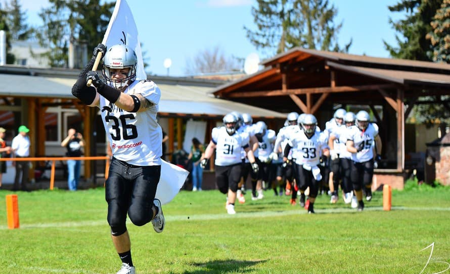 Klub amerického futbalu Nitra Knights má za sebou víťaznú generálku pred prvým duelom na Štadióne pod Zoborom v Nitre, ktorý pôvodne ...