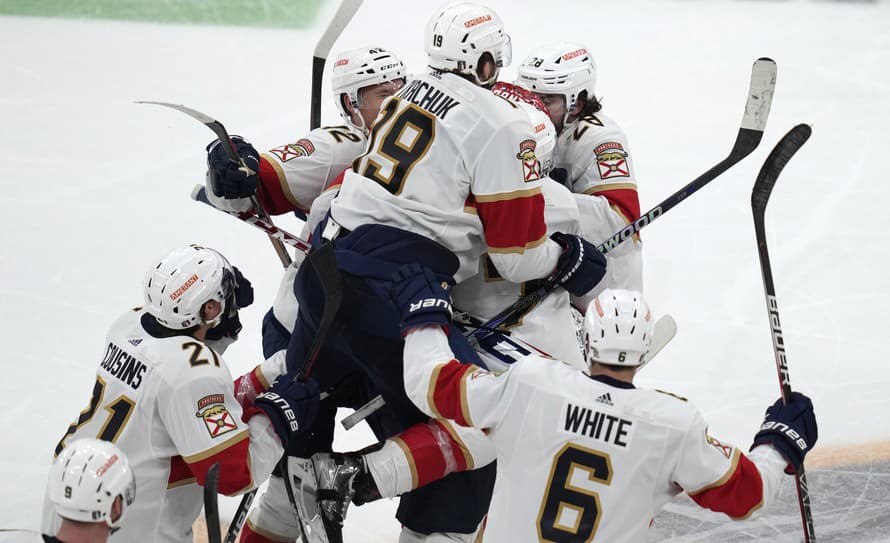Hokejisti Floridy zvíťazili v piatom zápase 1. kola play off NHL na ľade Bostonu 4:3 po predĺžení a znížili stav série na 2:3. O triumfe ...