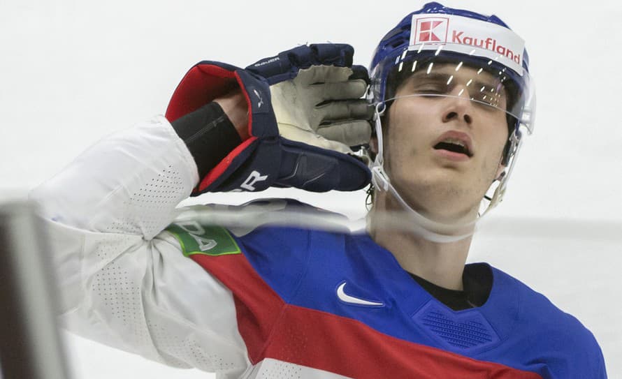 Slovenský hokejový útočník Juraj Slafkovský (18) mal rozpačitú nováčikovskú sezónu v zámorskej NHL, aj vinou zranenia kolena odohral ...