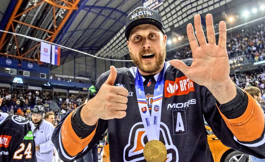 Chce prepísať históriu extraligy! Hokejový útočník Marek Bartánus (36) sa v týchto dňoch teší zo zisku šiesteho majstrovského titulu ...