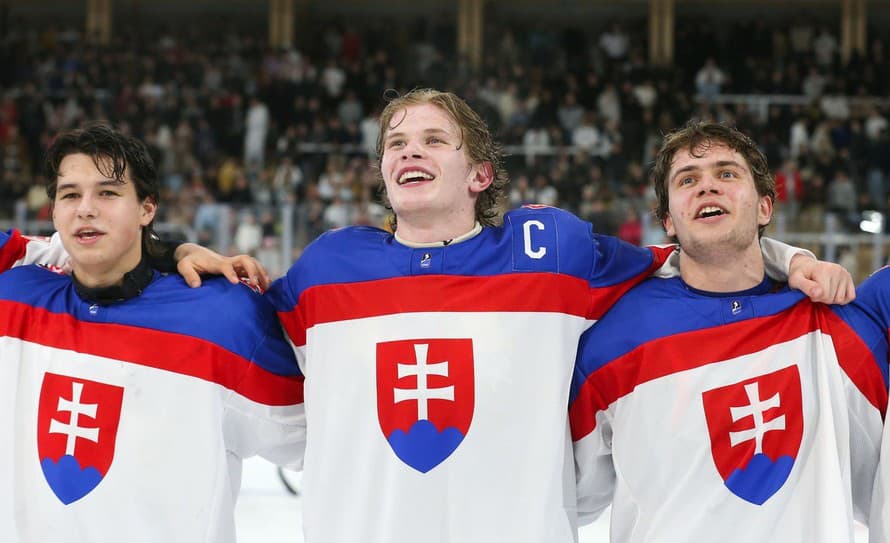 Ich bombám sa treba uhnúť! Medzi päticou hráčov s najtvrdšou strelou na svetovom šampionáte do 18 rokov sú až traja slovenskí hokejisti. 