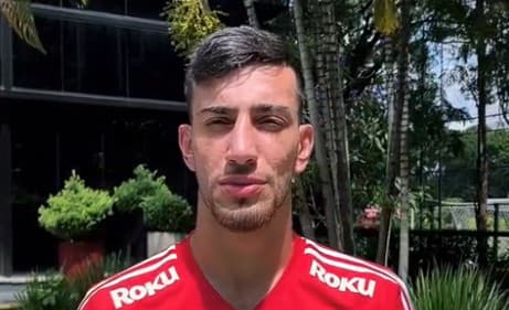Brazílsky futbalový klub Sao Paulo rozviazal zmluvu s útočníkom Pedrom Gabrielom, alias Pedrinhom. Ten čelí obvineniam z domáceho násilia, ...