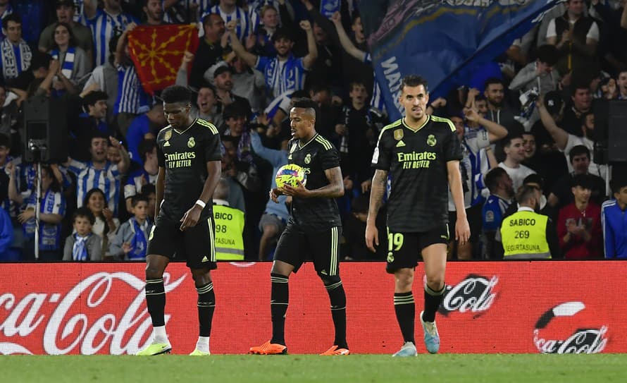 Futbalisti Realu Madrid prehrali v utorkovom zápase 33. kola španielskej La Ligy na ihrisku Realu Sociedad San Sebastian 0:2 a ich už ...