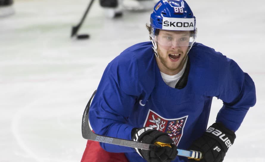 Účasť českého hokejistu Davida Pastrňáka (26) na blížiacich sa MS v Tampere a Rige je nepravdepodobná. 