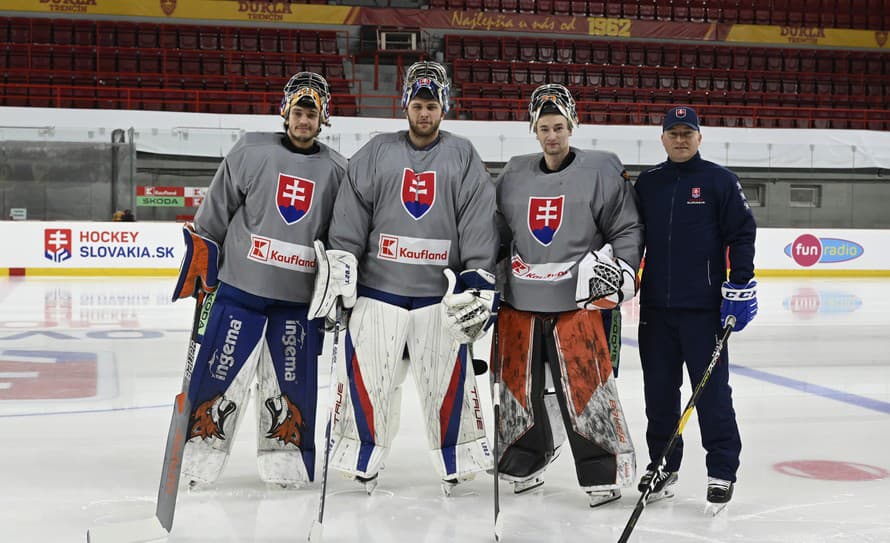 Slovenská hokejová reprezentácia má deväť dní pred začiatkom MS v nominácii brankárske trio výlučne z Tipos extraligy.