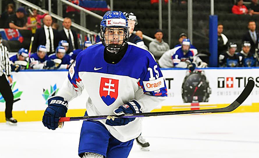Urobil si skvelé meno! Hokejový megatalent Dalibor Dvorský (17) bol na juniorských MS vo Švajčiarsku jedným z našich najväčších lídrov. 