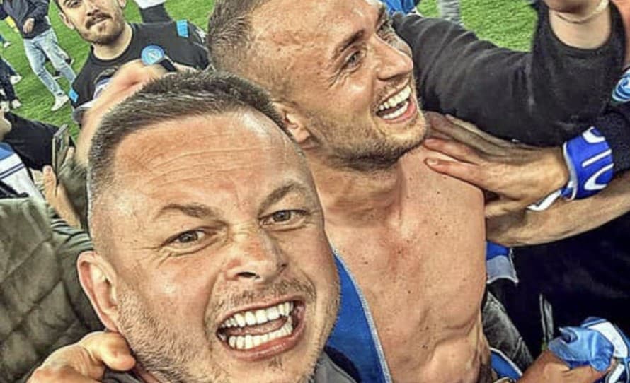Dočkali sa! Futbalisti Neapola, aj so slovenským záložníkom Stanislavom Lobotkom (28), oslavujú v predstihu vytúžený majstrovský titul ...