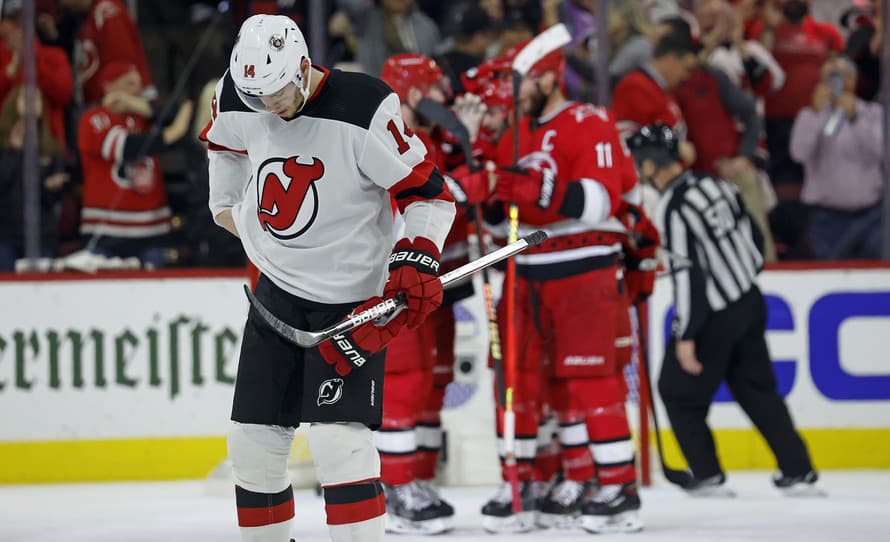 Hokejisti Caroliny si poradili s hráčmi New Jersey aj v druhom zápase 2. kola play off NHL, keď zvíťazili 6:1. 