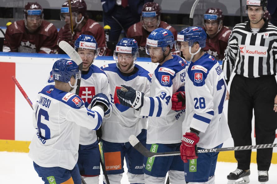 Viaceré médiá spájajú slovenského reprezentanta s ruským tímom pôsobiacim v KHL. 