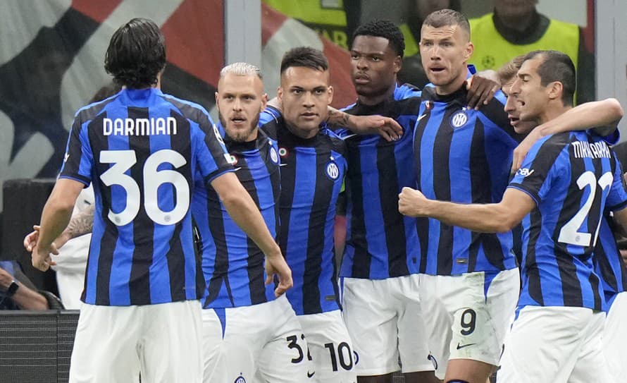 Futbalisti Interu Miláno zvíťazili v stredajšom prvom zápase semifinále Ligy majstrov 2022/2023 nad mestským rivalom AC 2:0. 