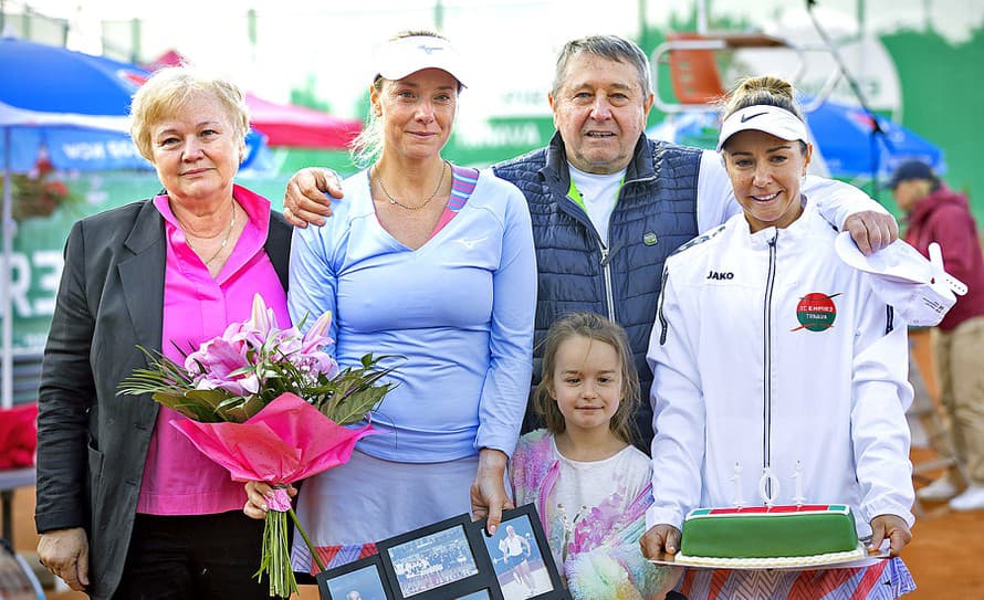 Slovenská tenisová bojovníčka Zuzana Feltsam-Kučová (40) dala definitívnu bodku za svojou profesionálnou kariérou na najväčšom ženskom ...