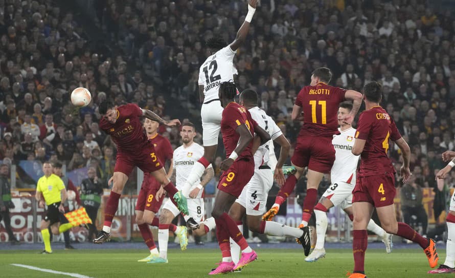 Futbalisti Juventusu Turín remizovali v prvom zápase semifinále Európskej ligy na svojom ihrisku s FC Sevilla 1:1, keď vyrovnali v siedmej ...