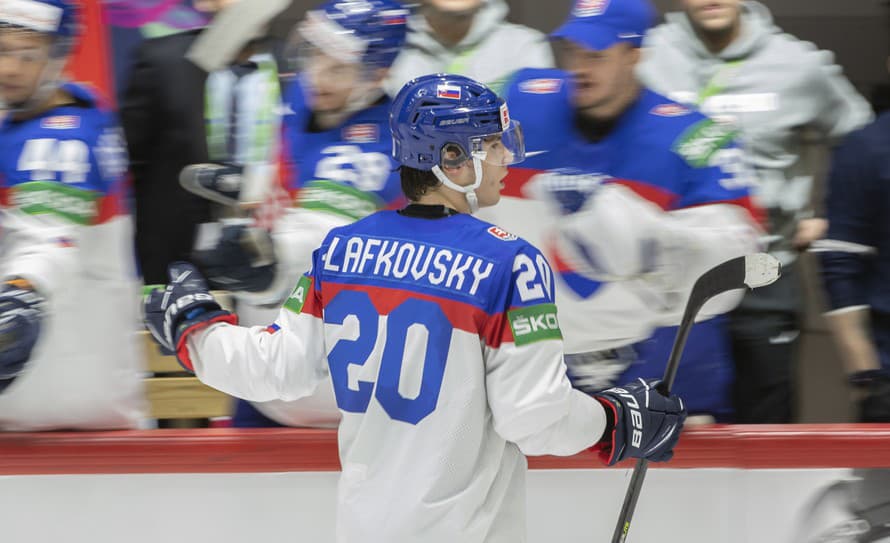 Slovenský hokejový útočník Juraj Slafkovský (19) sa musel vo svojej prvej sezóne v zámorí veľa vecí naučiť. Významne mu v tom pomáhal ...