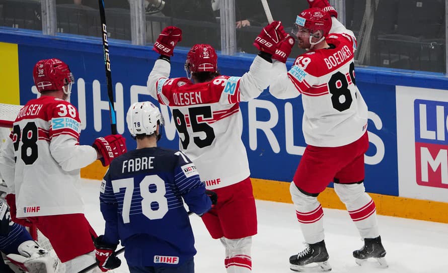 Hokejisti Dánska zvíťazili v nedeľu vo svojom druhom vystúpení v A-skupine MS nad Francúzskom 4:3 po predĺžení. Rozhodujúci gól strelil ...