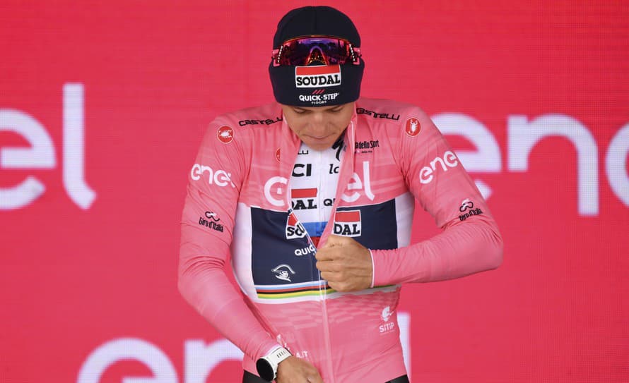 Belgický cyklista a priebežný líder Remco Evenepoel (23) musel v nedeľu večer odstúpiť z pretekov Giro d'Italia po tom, ako mal pozitívny ...