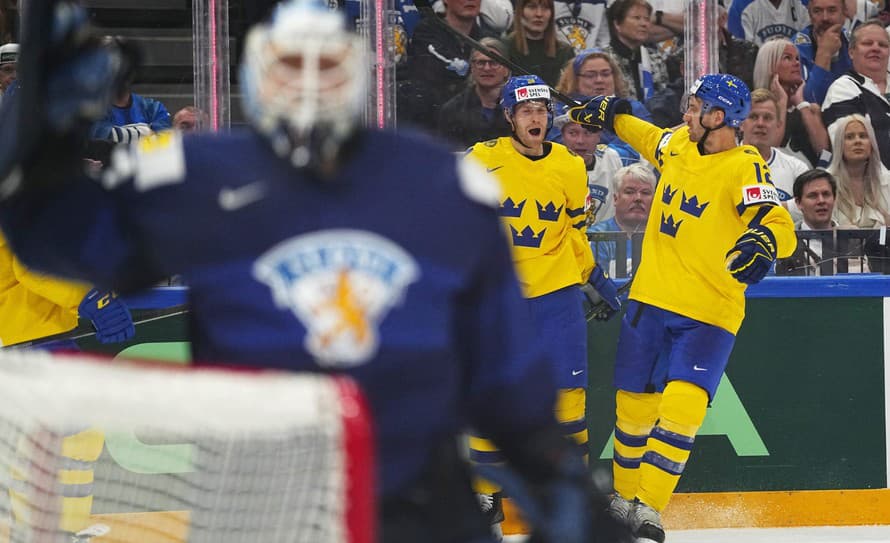 Hokejisti Švédska zvíťazili v pondelňajšom šlágri A-skupiny MS v Tampere nad domácim Fínskom 2:1 po predĺžení a samostatných nájazdoch. ...