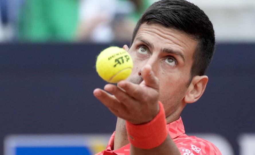 Srbský tenista Novak Djokovič (35) postúpil do štvrťfinále dvojhry na antukovom turnaji ATP Masters v Ríme. 