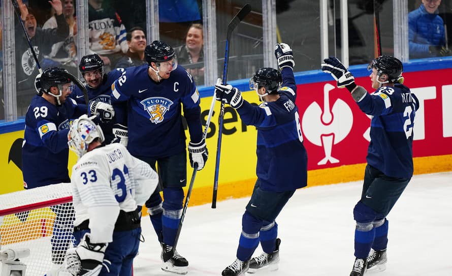 Hokejisti Fínska zvíťazili v stredu vo svojom štvrtom zápase A-skupiny domácich MS v Tampere nad Francúzskom 5:3.