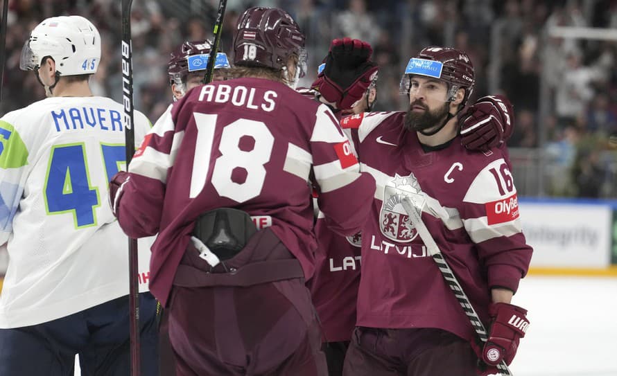 Hokejisti Lotyšska zvíťazili v piatkovom zápase A-skupiny MS nad Slovinskom 3:2. 
