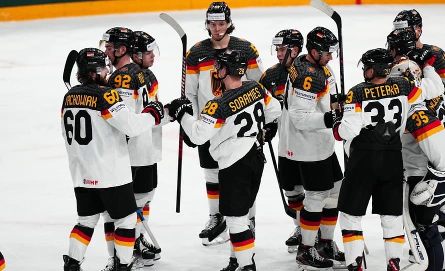 Nemeckí hokejisti zvíťazili v piatkovom zápase A-skupiny MS nad Rakúskom 4:2. Víťazný gól zaznamenal v 34. minúte po individuálnej akcii ...