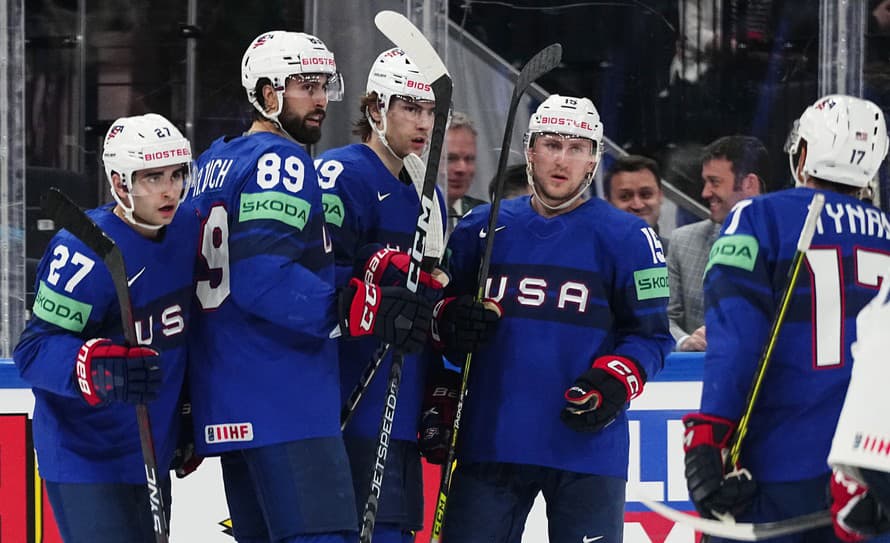 Hokejisti USA potvrdili pozíciu favorita a v nedeľňajšom zápase deklasovali Francúzsko 9:0 v zápase základnej A-skupiny na MS v Rige.