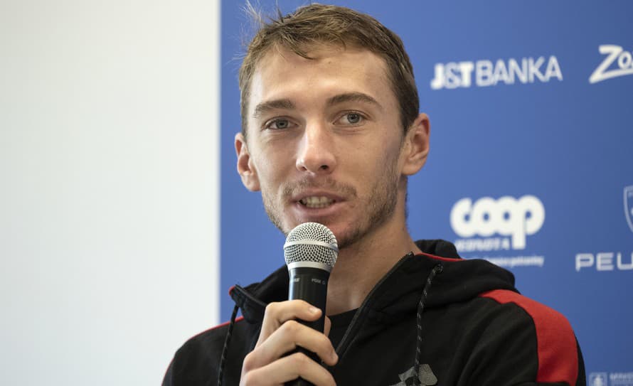 Slovenský tenista Lukáš Klein (25) sa suverénnym spôsobom prebojoval do 2. kola kvalifikácie na grandslamový turnaj Roland Garros. 