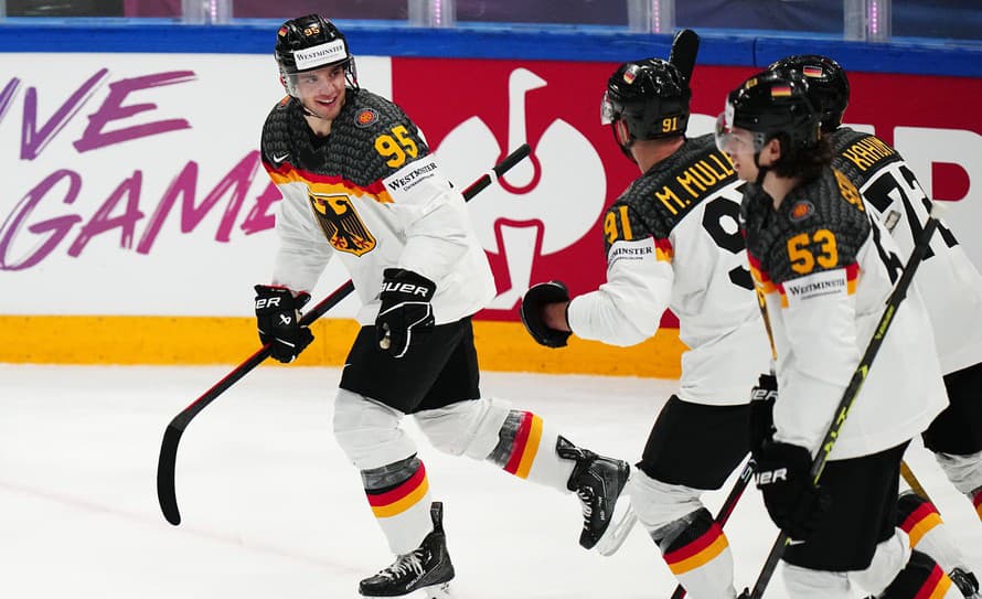 Hokejisti Nemecka sa stali štvrtým tímom, ktorý si zabezpečil postup do štvrťfinále zo základnej A-skupiny MS.