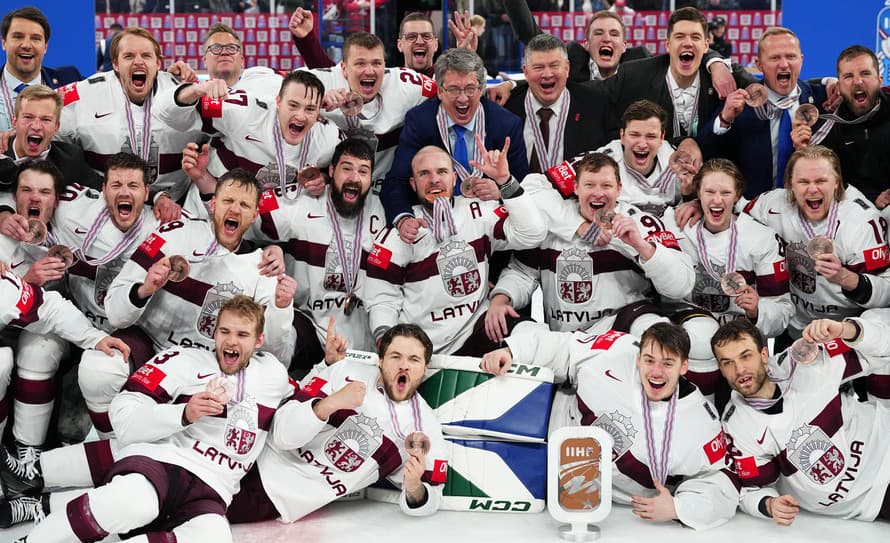 Lotyšský parlament v nedeľu večer narýchlo na pondelok 29. mája vyhlásil štátny sviatok po tom, čo hokejový tím na majstrovstvách sveta ...