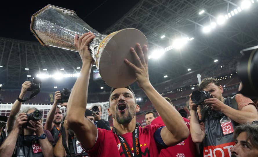 Kapitán Jesús Navas (37) považuje stredajší triumf futbalistov Sevilly v Európskej lige vo finále proti AS Rím za neuveriteľný úspech ...