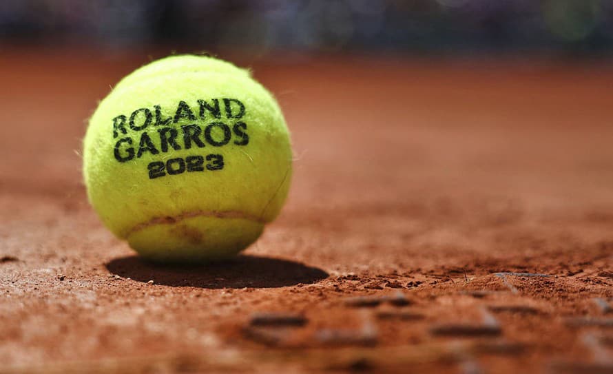 Na Roland Garros sa zvyčajne kritizovala kvalita antukového povrchu. To je však minulosť. Tento rok je hitom kvalita loptičiek, s ktorými ...
