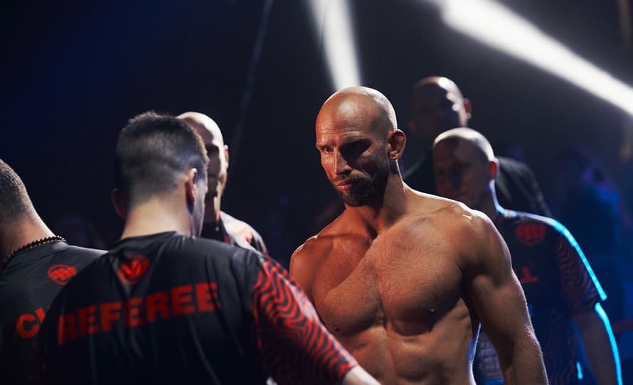 O historicky prvý MMA titul organizácie RFA sa v strednej váhe pobijú Srbský Samuraj Nenad Avramovič a profesionálny vojak Dominik Humburger. ...