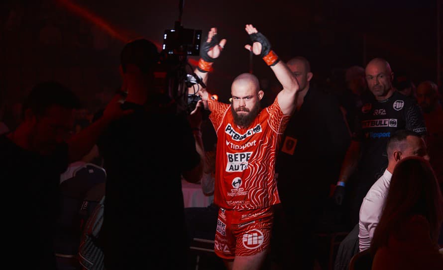 Slovenský MMA bojovník Marián Jakubík sa opäť predstaví v organizácii RFA, tentokrát pod MMA pravidlami. V oboch jeho zápasoch pod taktovkou ...