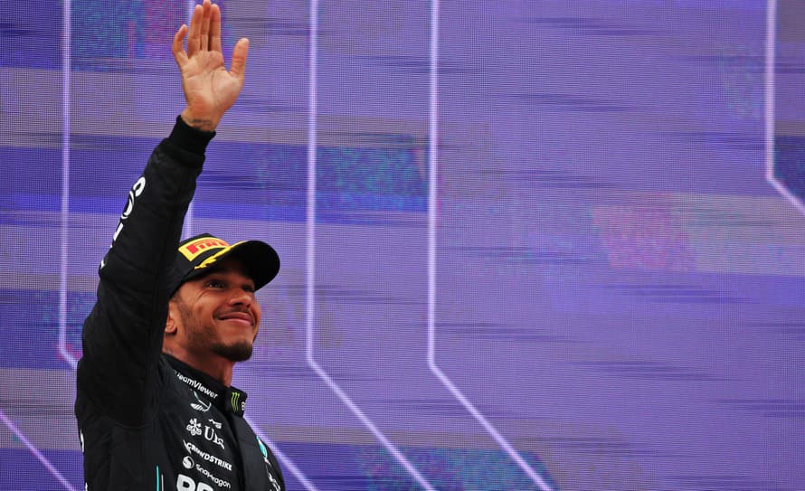 Britský motoristický pretekár seriálu F1 Lewis Hamilton (38) v nedeľu naznačil, že je pripravený podpísať novú zmluvu s Mercedesom. Sedemnásobný ...