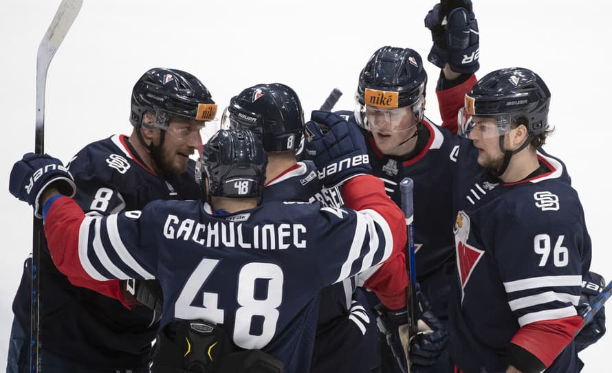 Novou posilou hokejového klubu HC Slovan Bratislava sa stal kanadský útočník Zach O'Brien. Tridsaťročný center, ktorý môže hrať aj na ...