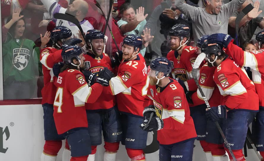 Hokejisti Floridy Panthers znížili stav finálovej série play off NHL na 1:2. V noci na piatok zvíťazili na domácom ľade nad Vegas Golden ...